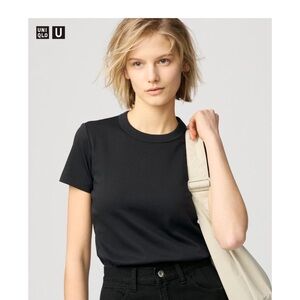 Uniqlo crew neck short sleeve t shirt